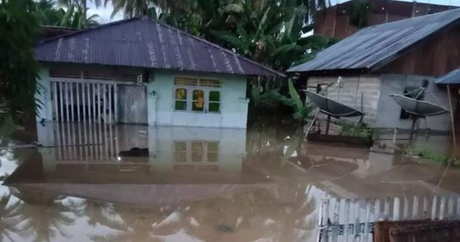 
 Banjir di Kabupaten Bolaang Mongondow, Provinsi Sulawesi Utara, terjadi pada Rabu (22/9). Foto: BPBD Kabupaten Bolaang Mongondow