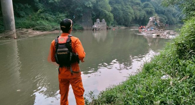 
 Tim Rescue untuk melakukan pencarian bersama unsur SAR gabungan dan semoga korban bisa kita temukan secepatnya. Foto: Basarnas Jakarta
