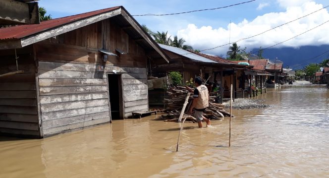 
 Banjir merendam 187 rumah warga di Kabupaten Aceh Tenggara, Provinsi Aceh. Banjir dipicu hujan intensitas tinggi dan menyebabkan Sungai Kali Alas meluap pada Sabtu (6/11). Foto: BPBD Kabupaten Aceh Tenggara