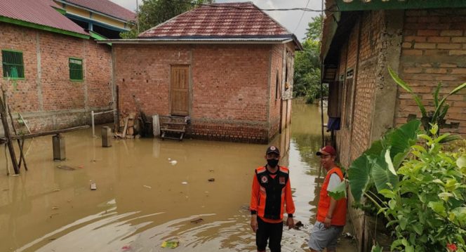 
 Banjir di Kabupaten Penukal Abab Lematang Ilir (PALI), Provinsi Sumatra Selatan, sejak Jumat lalu (21/1), sekitar pukul 17.45 WIB. Foto : BPBD Kabupaten PALI