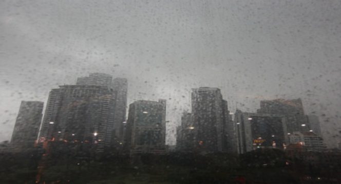 
 Badan Meteorologi, Klimatologi dan Geofisika (BMKG) memprakirakan cuaca di wilayah Jakarta Selatan dan Timur akan terjadi hujan petir pada siang hingga menjelang malam hari Foto: Beritajakarta.id